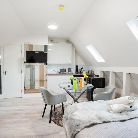 Spacious And Modern Studio In London G Экстерьер фото