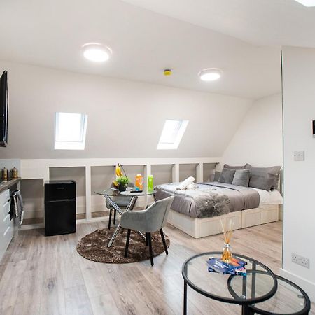 Spacious And Modern Studio In London G Экстерьер фото