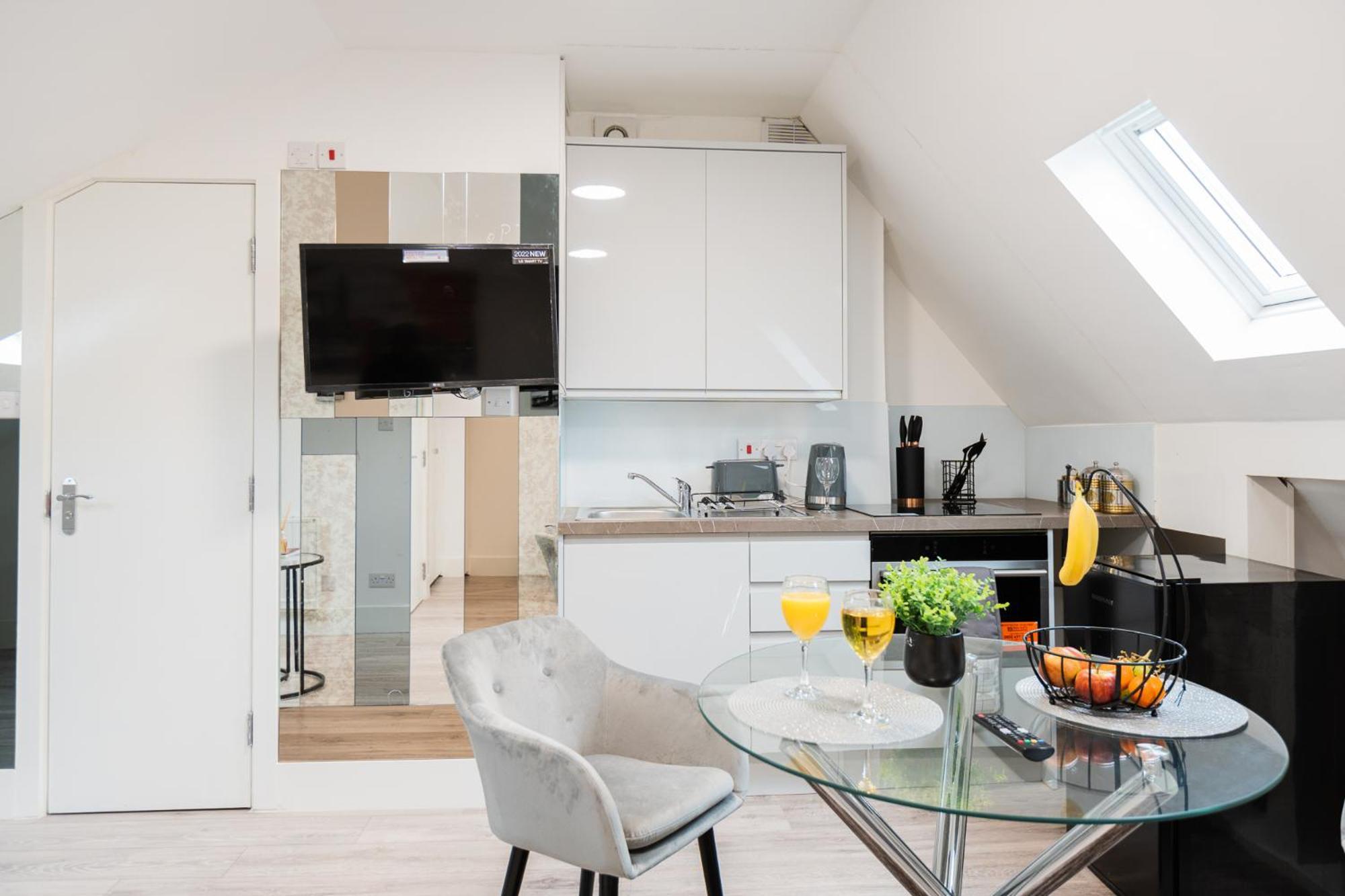 Spacious And Modern Studio In London G Экстерьер фото