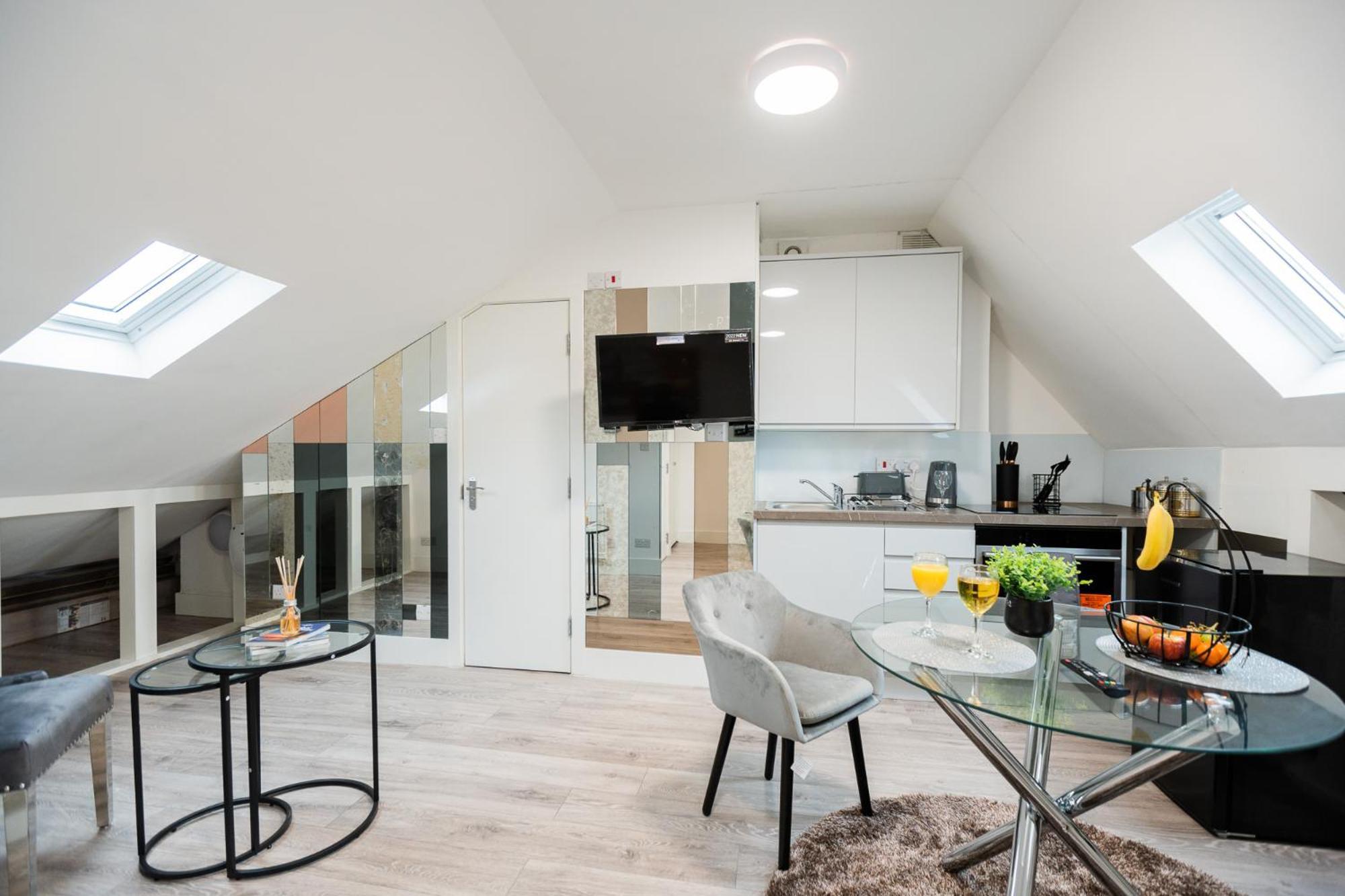 Spacious And Modern Studio In London G Экстерьер фото