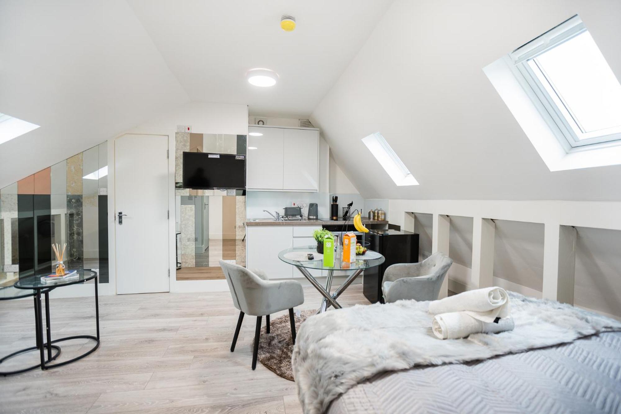 Spacious And Modern Studio In London G Экстерьер фото