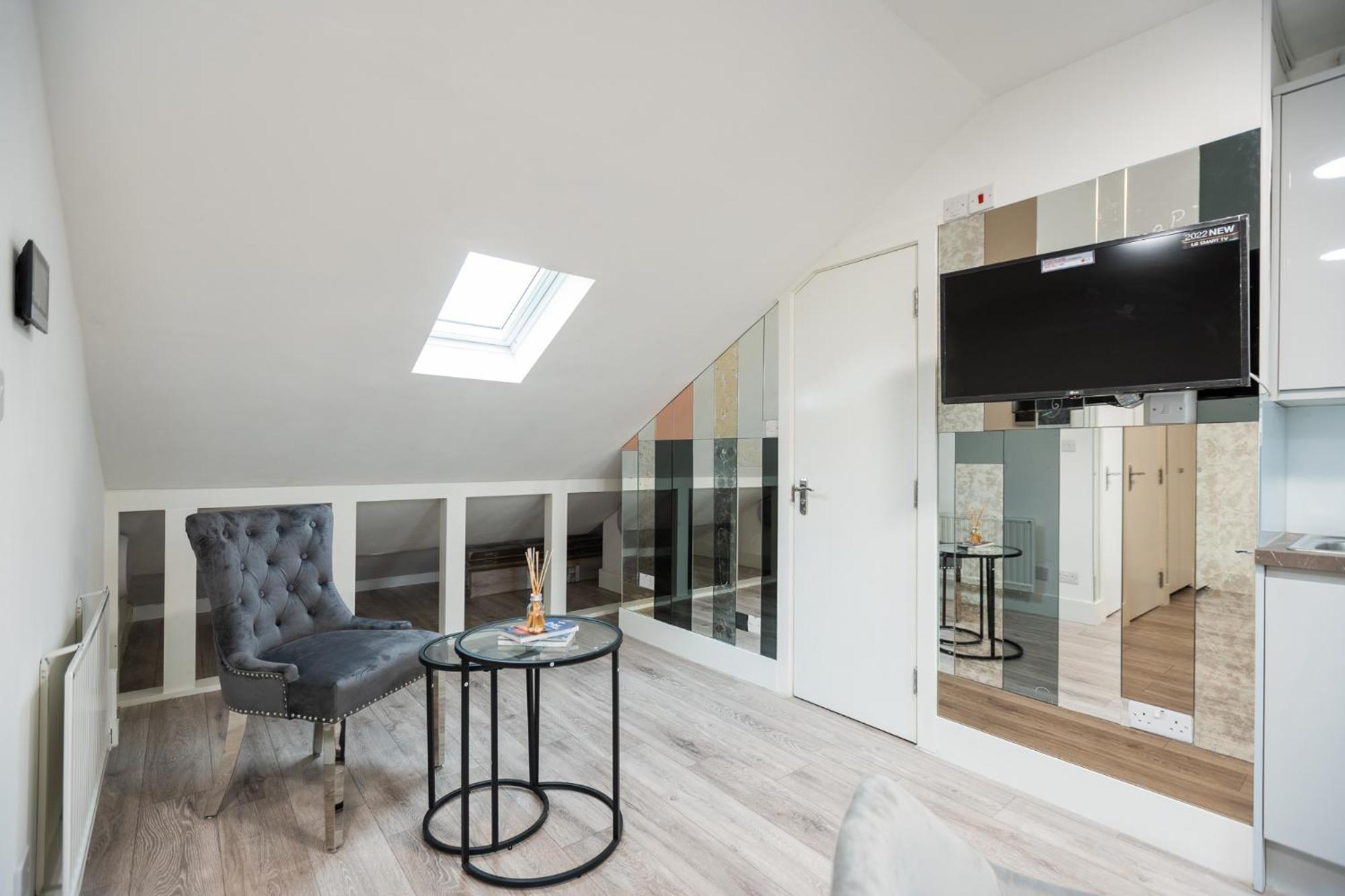 Spacious And Modern Studio In London G Экстерьер фото