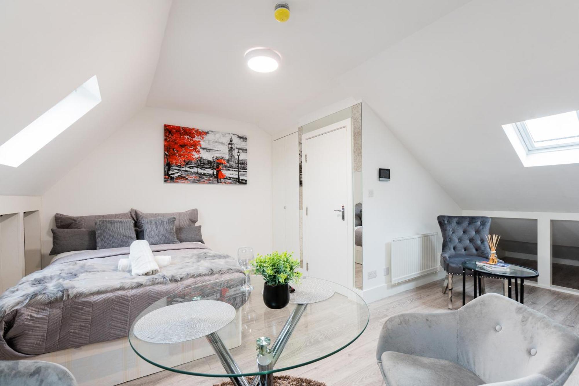 Spacious And Modern Studio In London G Экстерьер фото